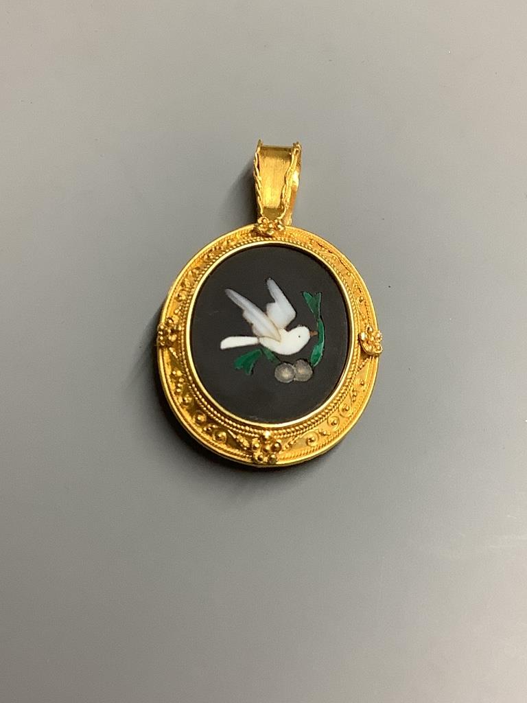 A late Victorian yellow metal and pietra dura set oval pendant brooch.